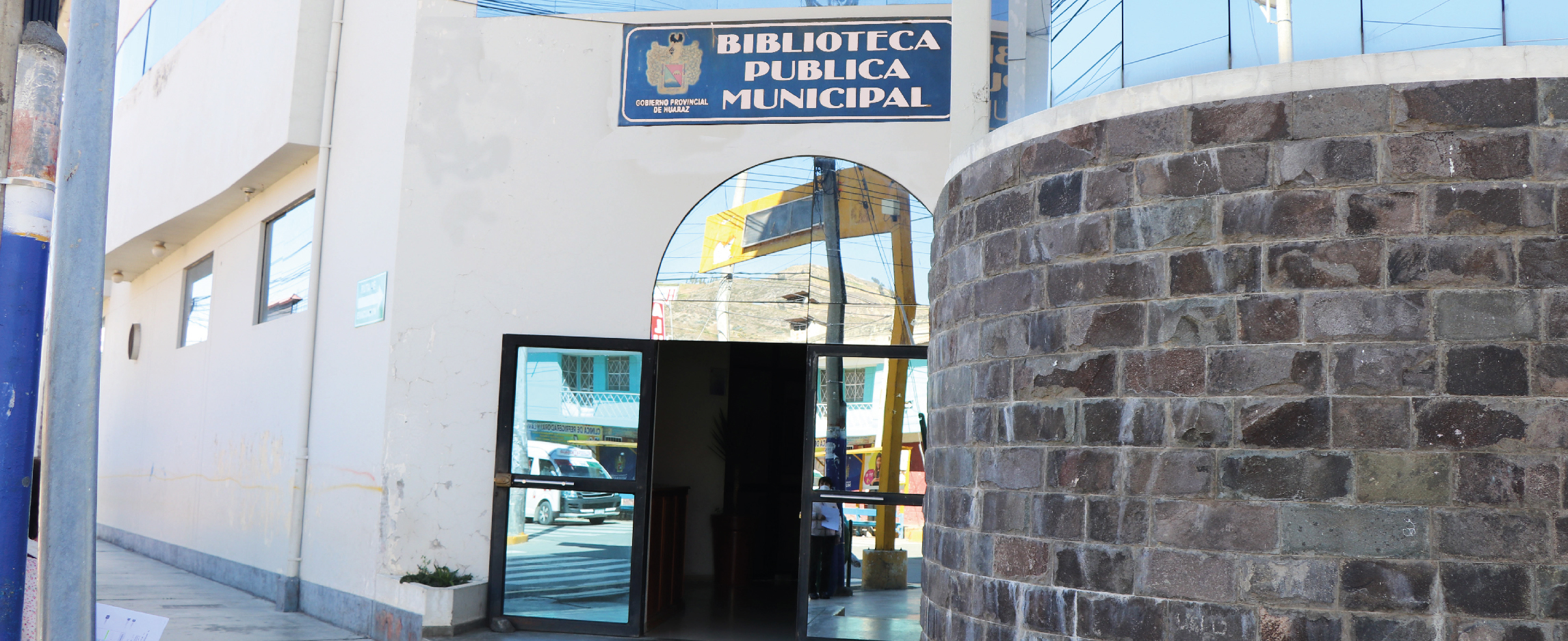 BIBLIOTECA  MUNICIPAL DE HUARAZ